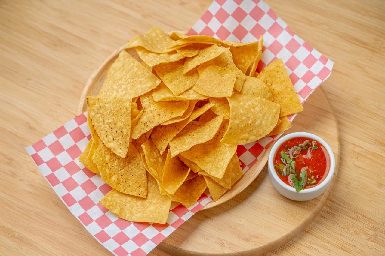 Tortilla chips with salsa